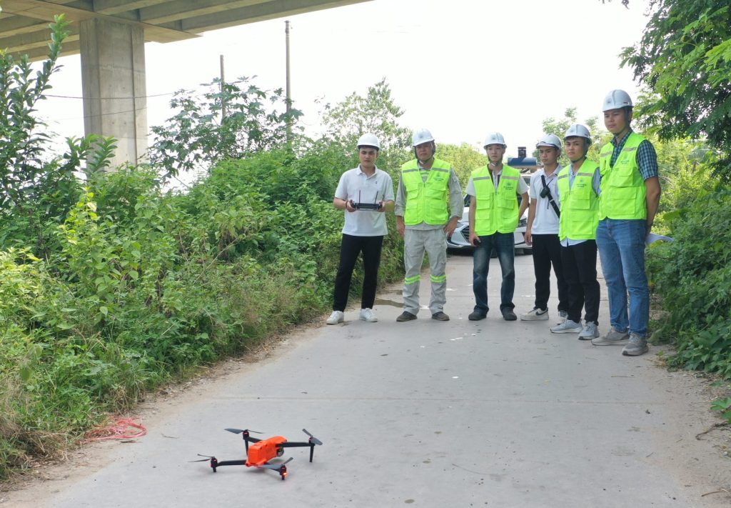Ngành đường bộ làm chủ công nghệ khảo sát bằng xe chuyên dụng và UAV